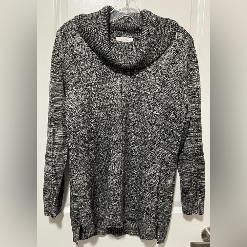 Excellent Used Condition Calvin Klein Women's Black Sweater Size XL